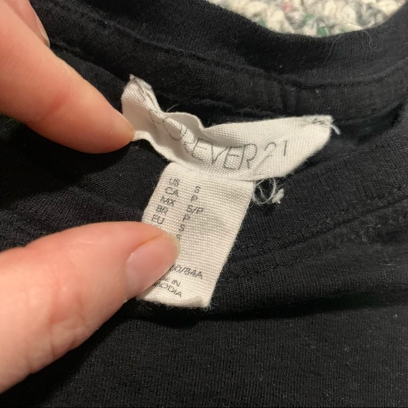 Black basic semi cropped short sleeve tee - Picture 3 of 3